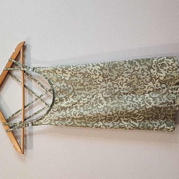 Nike Dri-FIT Green Floral Strappy Back Slim Fit Shirt - Picture 1 of 9